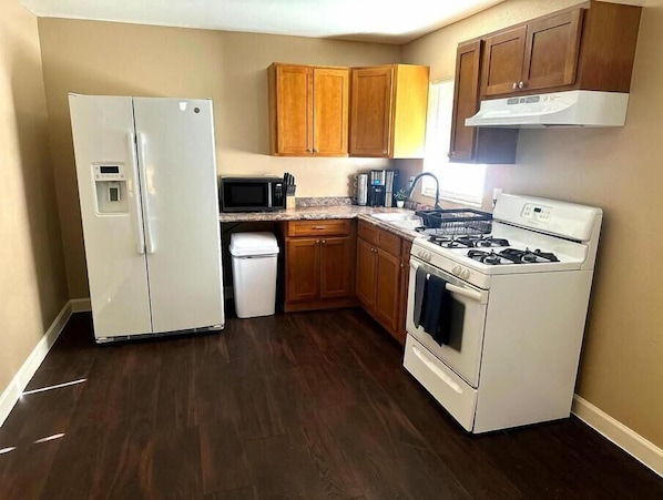 Microwave, oven, stovetop, coffee/tea maker
