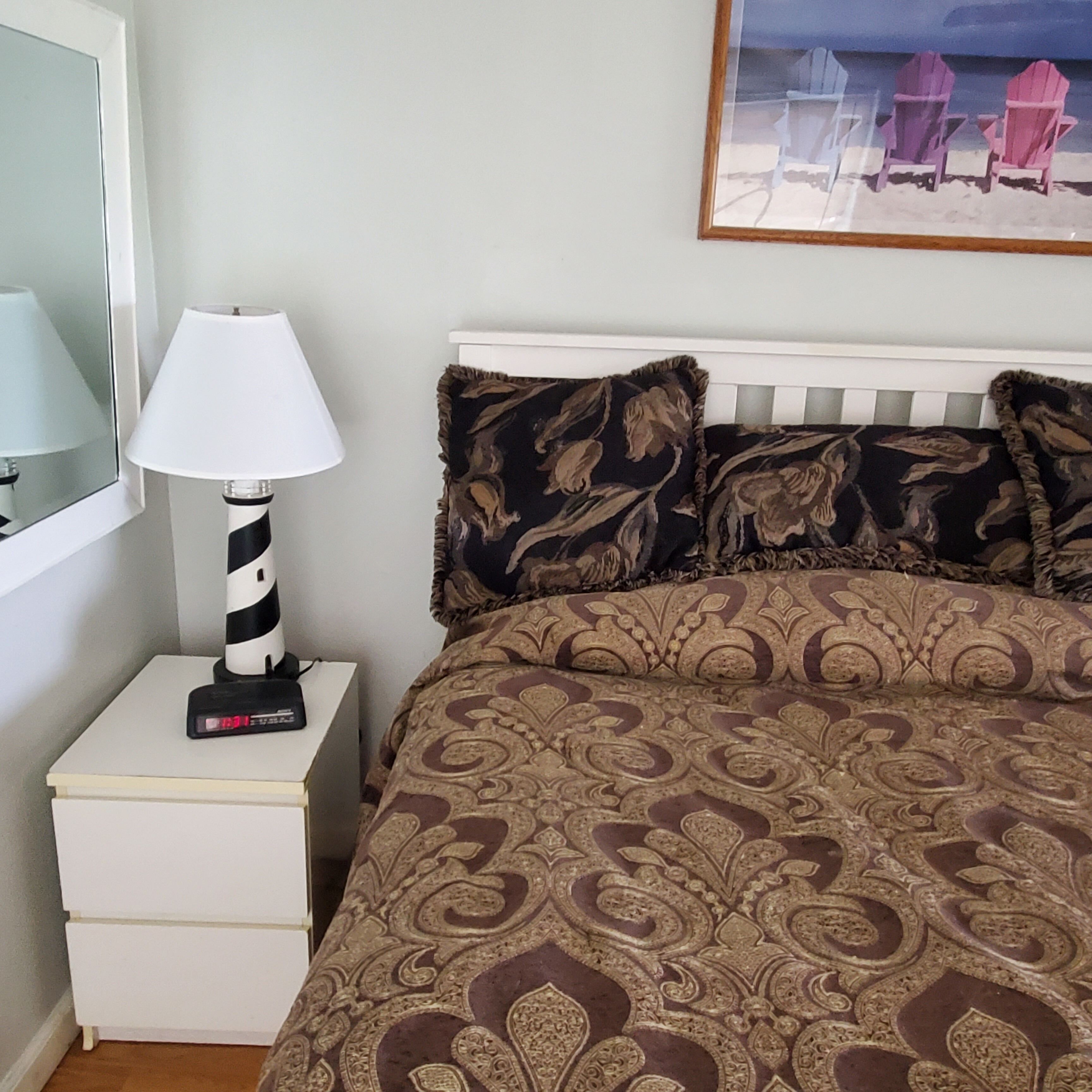 Iron/ironing board, WiFi, bed sheets