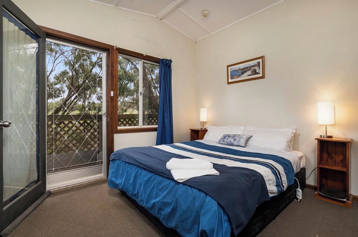 10 bedrooms, iron/ironing board, WiFi, bed sheets