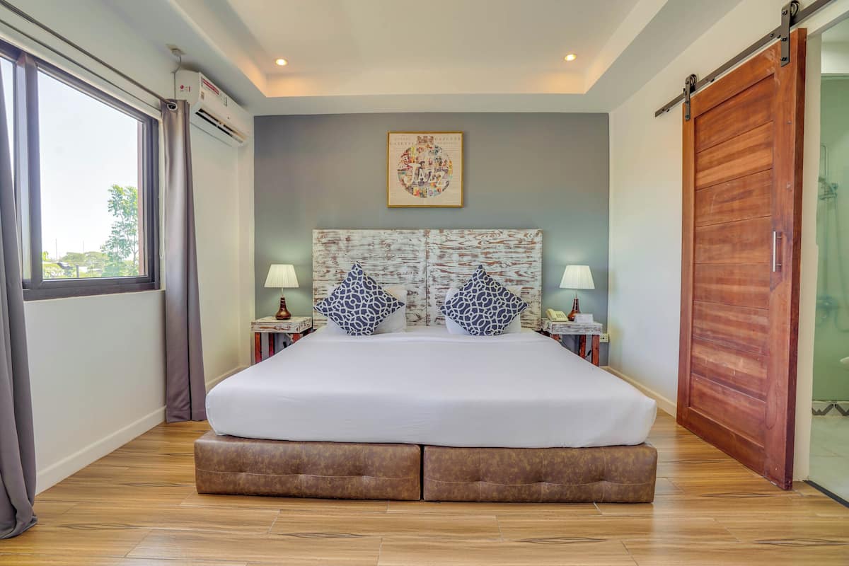 1 bedroom, down duvets, memory-foam beds, in-room safe