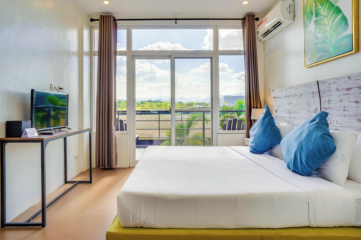 1 bedroom, down duvets, memory-foam beds, in-room safe