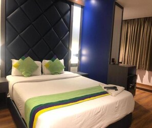 Escritorio, insonorización, wifi gratis y ropa de cama 