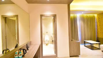 Suite, City View | In-room safe, desk, soundproofing, iron/ironing board