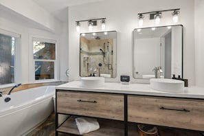 Hair dryer, towels - Zermatt - Mountain Retreat Near Beach and Skiing, HotTub (Tahoe City)