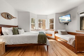 5 bedrooms, iron/ironing board, travel crib, free WiFi