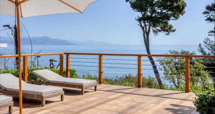 Beautiful 6 Bedrooms Villa on the cap d'Antibes with Panoramic Sea Views