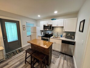 Private kitchen - 875 Oasis #4 Location! (Vero Beach)