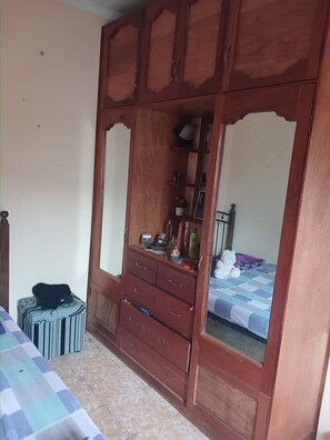 3 bedrooms, iron/ironing board, WiFi, bed sheets - House on its own with big compound for families to enjoy  (Lautoka)