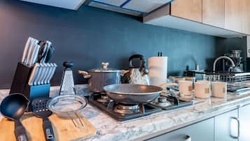 Fridge, microwave, stovetop, coffee/tea maker