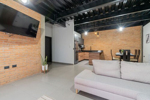 Depa Industrial Lujoso y Moderno en Excelente Ubicacion