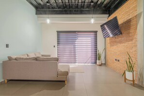 Smart TV - Depa Industrial Lujoso #2 (Durango)