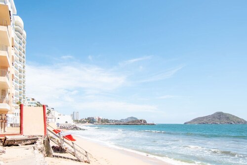 Elegante Condo a una Cuadra del Mar en Nuevo Mazatlan