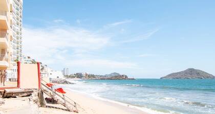 Elegante Condo a una Cuadra del Mar en Nuevo Mazatlan