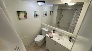Haartrockner, Bidet, Handtücher