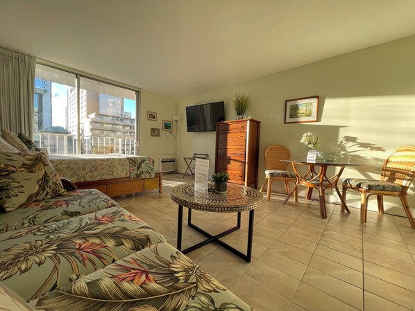 Ferros/tábuas de passar roupa, berço de viagem, Wi-Fi de cortesia