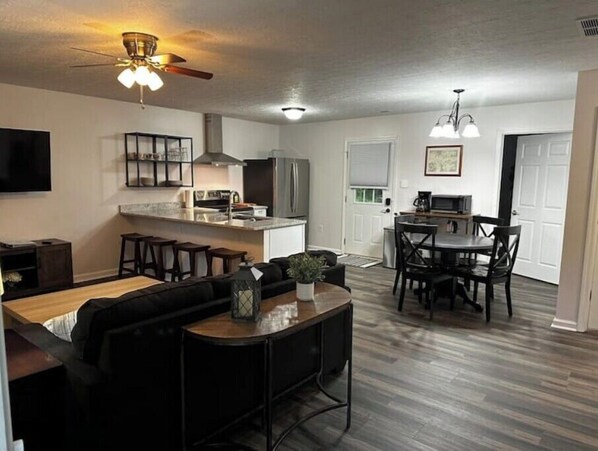 Interior - Casa Bonita 1block from PMRP (Beattyville)