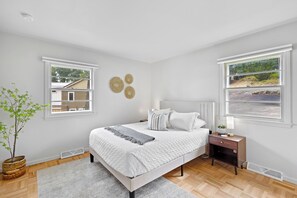 4 bedrooms, WiFi, bed sheets