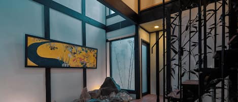 Design Villa, Non Smoking | 2 bedrooms, down comforters, desk, iron/ironing board