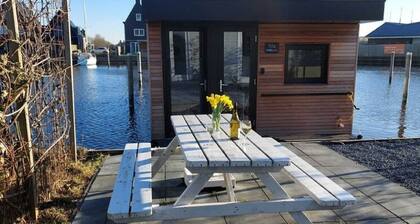 Casa flotante en Stavoren con vistas al agua