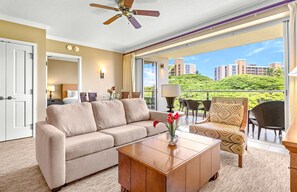 Televisie, een dvd-speler en een stereo