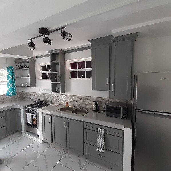 Fridge, microwave, oven, stovetop - Luxury Retreat Between City & Rodneybay-Free Treat (Castries)