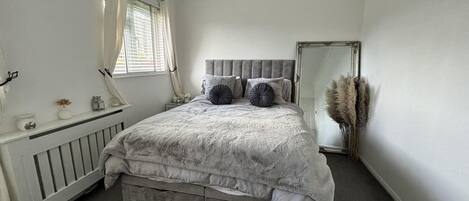 1 室のベッドルーム、アイロン / アイロン台、WiFi、ベッドシーツ