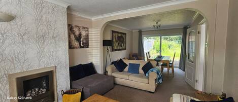 Télévision, cheminée