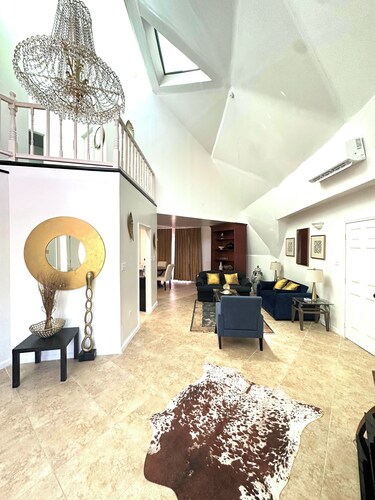 Cozy 4-bedroom villa with AC in Frigate Bay - Close to the beach.