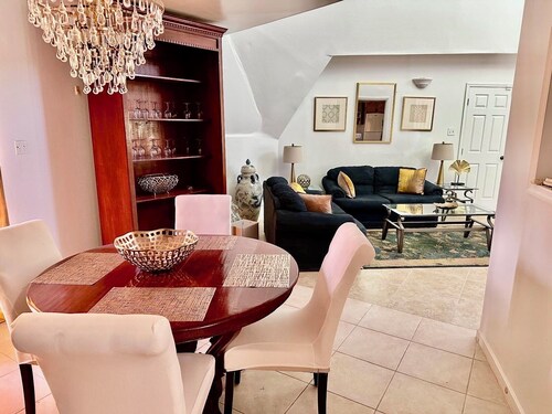 Cozy 4-bedroom villa with AC in Frigate Bay - Close to the beach.