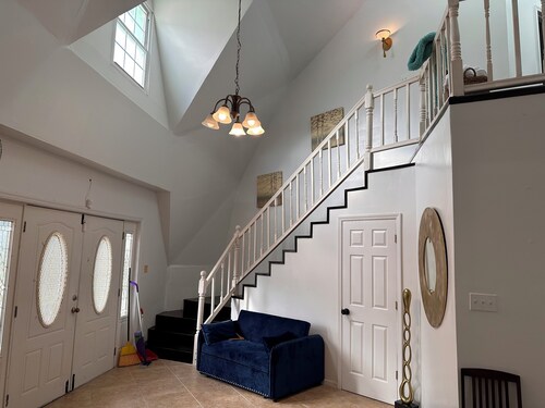 4-bedroom villa with AC in Frigate Bay - Close to the beach.