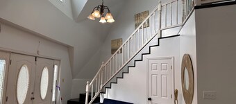 4-bedroom villa with AC in Frigate Bay - Close to the beach.