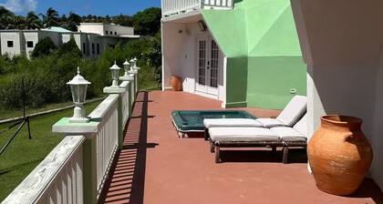 Cozy 4-bedroom villa with AC in Frigate Bay - Close to the beach.