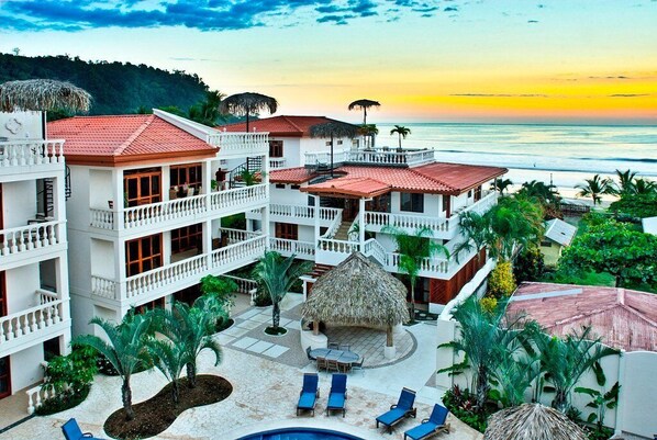 Exterior - Beachfront Condo La Paloma Jacó Beach CR (Jacó)