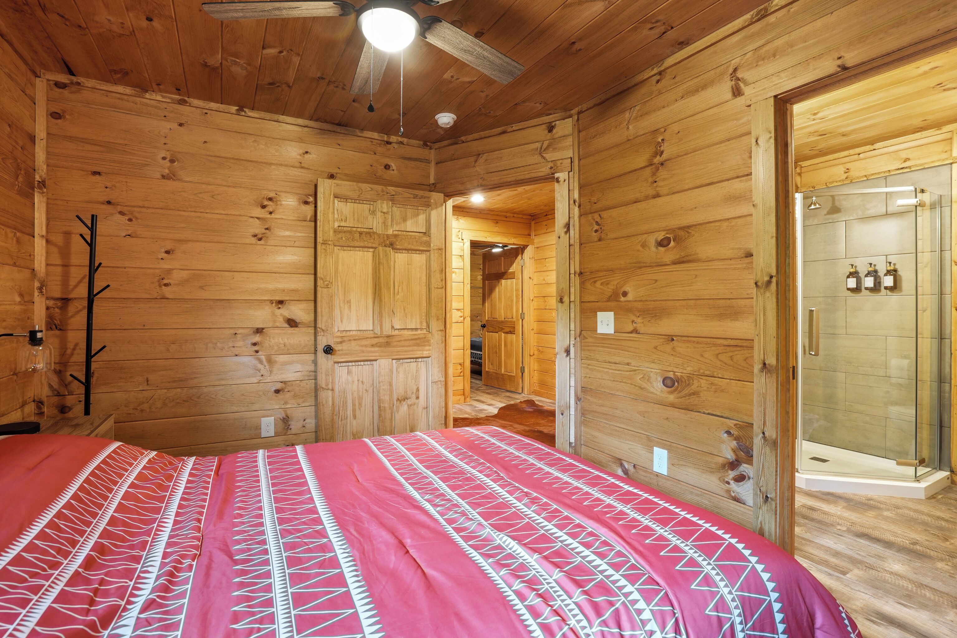 4 chambres, fer et planche à repasser, Wi-Fi gratuit, draps fournis