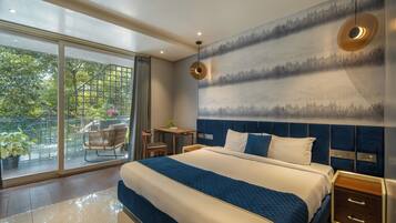 Deluxe Double Room | In-room safe, desk, laptop workspace, blackout curtains