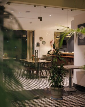 Restaurant - The Aldott Hotel (Gurugram)