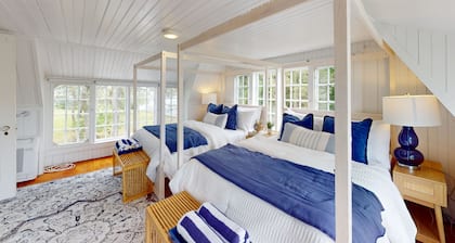 Newly furnished-Enjoy sun drenched days w/ gentle breezes & fragrant salt air