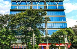 A multi-story building with large glass windows and a modern architectural design. - New Axis By Glitz Hotels (Mumbai)