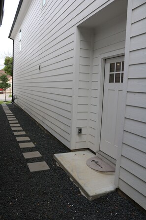 Exterior detail - Cozy Retreat in Greater Heights (Houston)