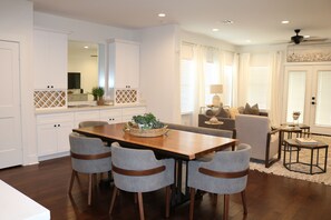 Dining - Cozy Retreat in Greater Heights (Houston)