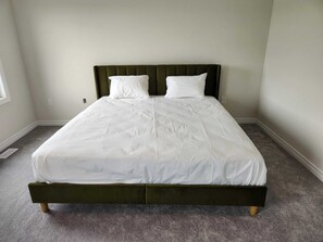 5 bedrooms, iron/ironing board, WiFi, bed sheets
