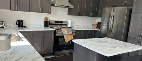 Kochgeschirr/Geschirr/Besteck