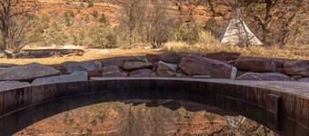 4BR Family Retreat w/ Cedar Hot Tub, Movie Room, Plygrnd, Tramp, Rope Swing