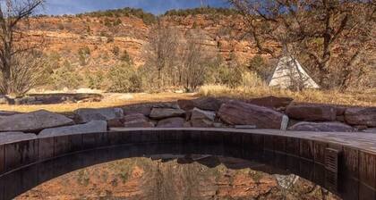 4BR Family Retreat w/ Cedar Hot Tub, Movie Room, Plygrnd, Tramp, Rope Swing