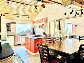 Fridge, microwave, oven, stovetop - 4BR Family Retreat w/ Cedar Hot Tub, Movie Room, Plygrnd, Tramp, Rope Swing (Durango)