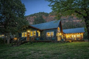 Exterior - 4BR Family Retreat w/ Cedar Hot Tub, Movie Room, Plygrnd, Tramp, Rope Swing (Durango)
