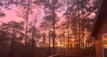 Woodsy Lake House Retreat - 3 min from Rayburn Resort Clubhouse. Pet-Friendly!