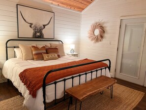 2 bedrooms, iron/ironing board, travel cot, free WiFi