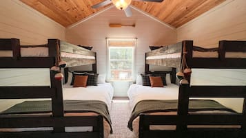 2 bedrooms, iron/ironing board, travel cot, free WiFi