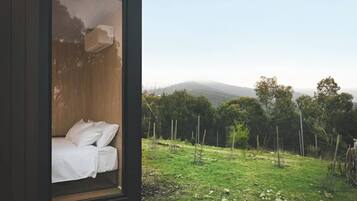 1 bedroom, bed sheets